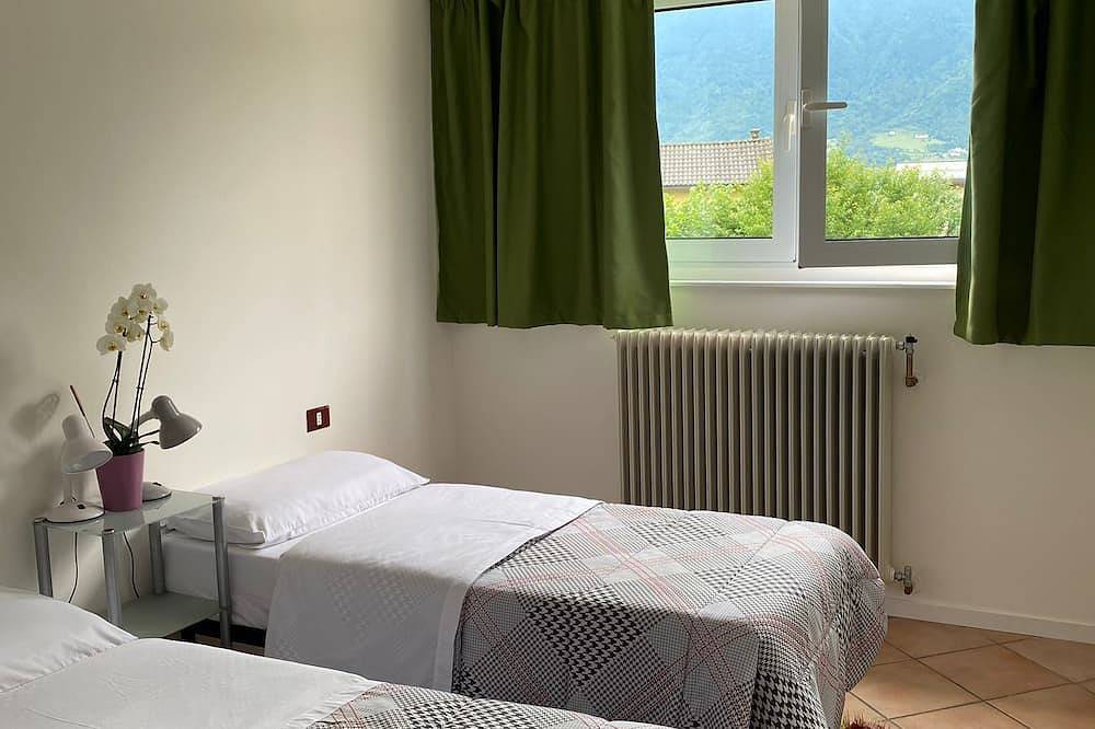 Apartamento entero, Apartamento 'La Mansarda' con vistas a la montaña, jardín compartido y aire acondicionado in Feltre, Grupo Cimonega