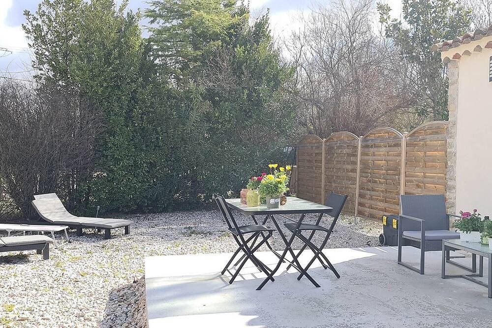 Entire apartment, Maisonnette 40 m2 with terrace swimming pool view Ste Victoire parking in Trets, Aix-en-Provence region