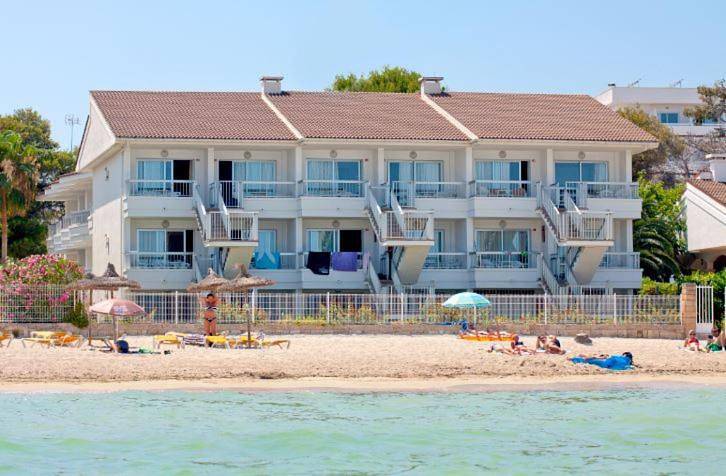 Apartahotel para 4 personas, con Balcón y Terraza además de Jardín y Piscina en Alcúdia