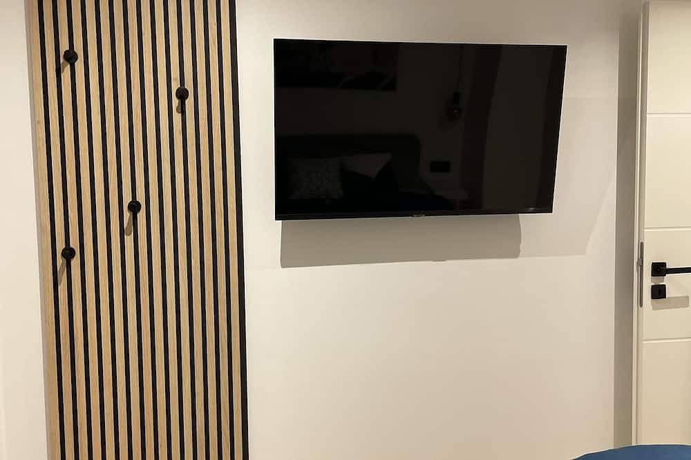 Ganze Wohnung, Komplett neu renoviertes Apartment in einer idyllischen Waldsiedlung in Hohenbrunn, Oberbayern