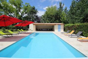 Gîte pour 11 personnes, avec jardin à Serres-et-Montguyard