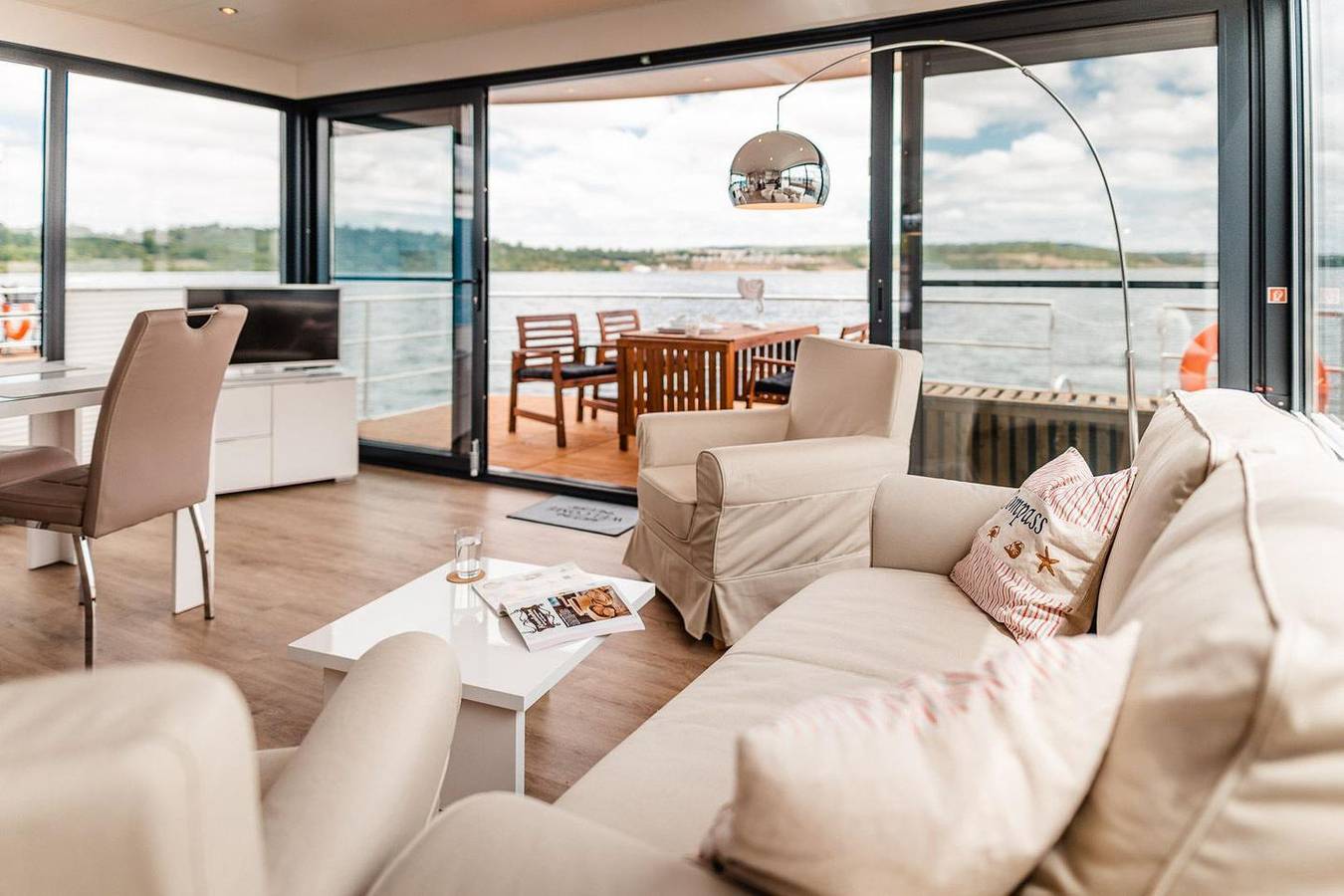 Floatinghouse Hering: Seeblick, Terrasse & Urlaubssgefühl in Höxter, Kreis Höxter