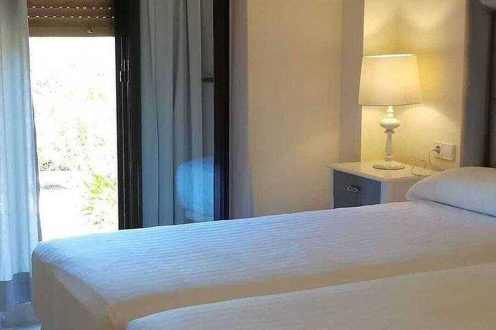 Appartamento intero, Spacious flat, very quiet and with gardens in Albayt Costa Galera Country Club, Estepona