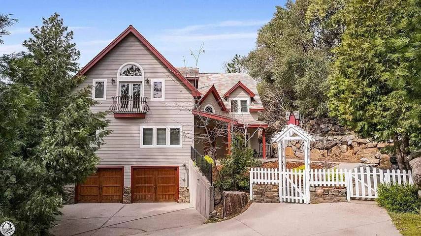 Vacation rental for 15 people, with balcony and pool in Twain Harte