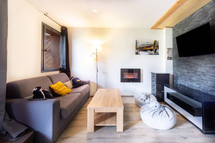 Appartement entier, Appartement 'Albiez' avec vue sur les montagnes, piscine partagée et Wi-Fi in Col du Mollard, Albiez-Montrond