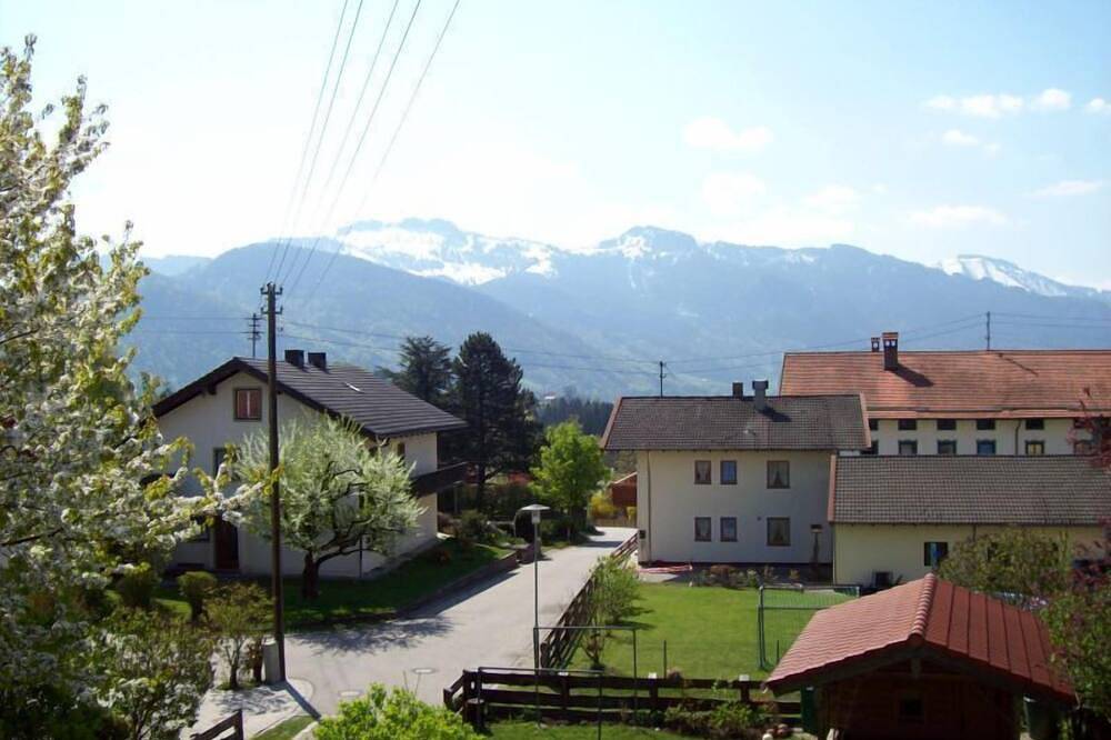 Ganze Wohnung, Ferienwohnung 60m², 2. Stock, 2 Schlafzimmer, Wohnzimmer, Küche, Tv, Balkon in Frasdorf, Chiemsee