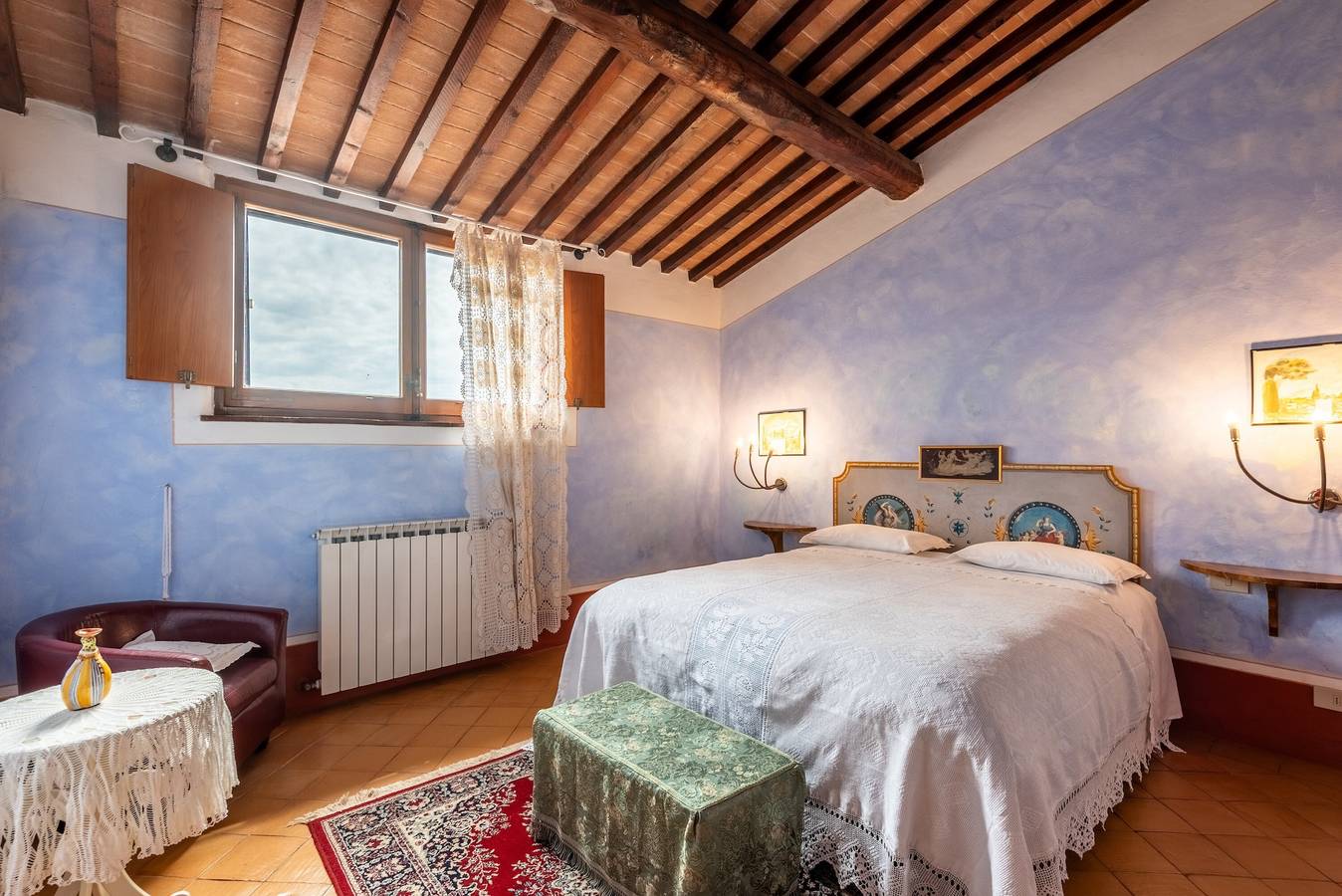 Entire apartment, Apartment 'Sulle Colline Di Siena' with Shared Pool, Wi-Fi and Air Conditioning in Murlo, Siena Province