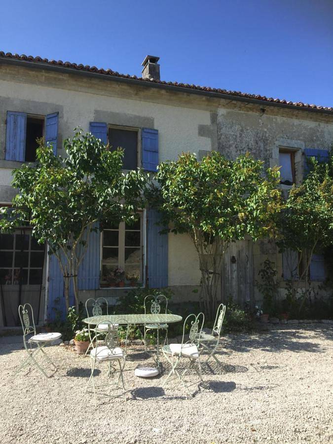 Location de vacances pour 20 personnes, avec Terrasse et Jardin ainsi que Piscine et Vue à Paillé