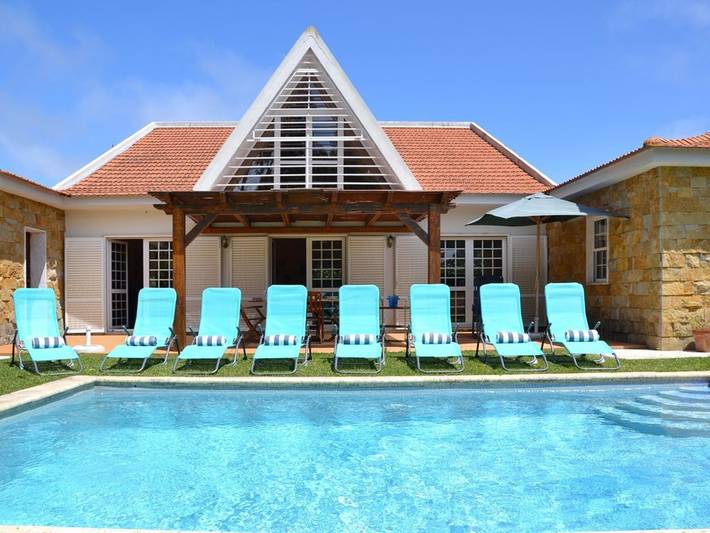 Villa voor 9 personen, with balkon and zwembad as well as tuin in Costa do Estoril