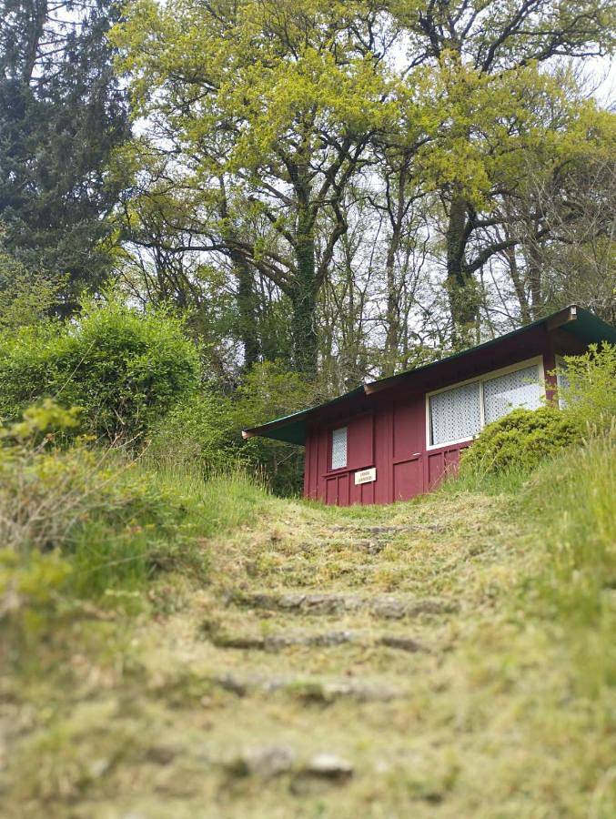 Location de vacances pour 4 personnes, avec terrasse ainsi que jardin et piscine, animaux acceptés à Guern - 2