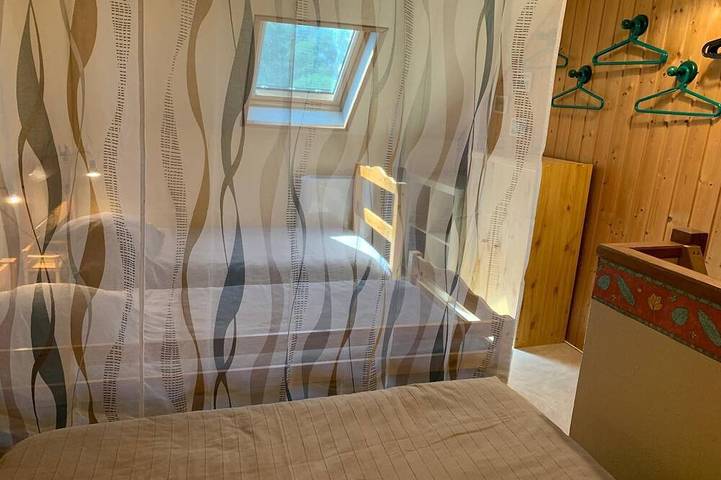Gîte pour 4 personnes, avec terrasse et jardin à Picherande - 3