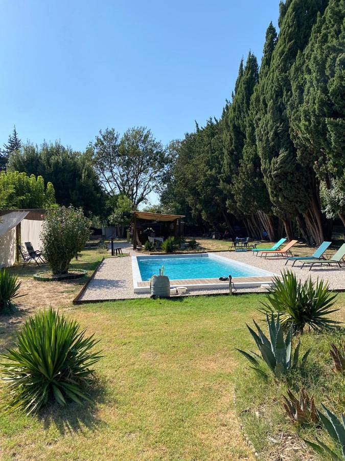 Appart’hôtel pour 2 personnes, avec Terrasse et Jardin ainsi que Piscine et Vue à Avignon