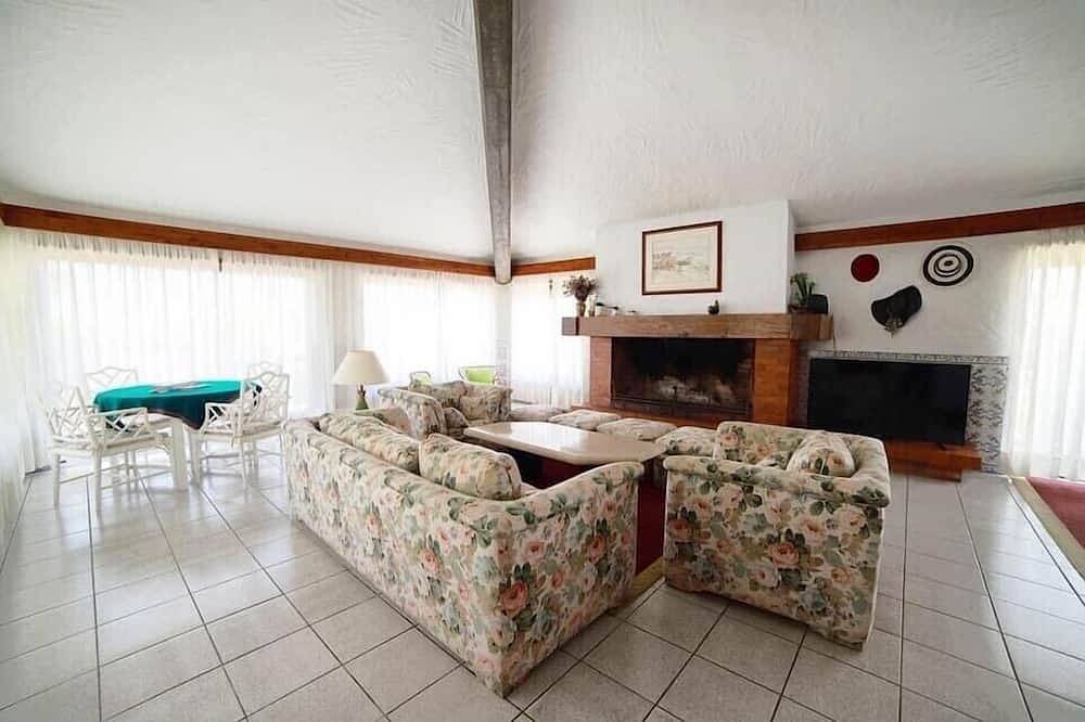 Sítio do Louro Villa - Deluxe Villa w/ gaming room in Salir do Porto, Tornada e Salir do Porto