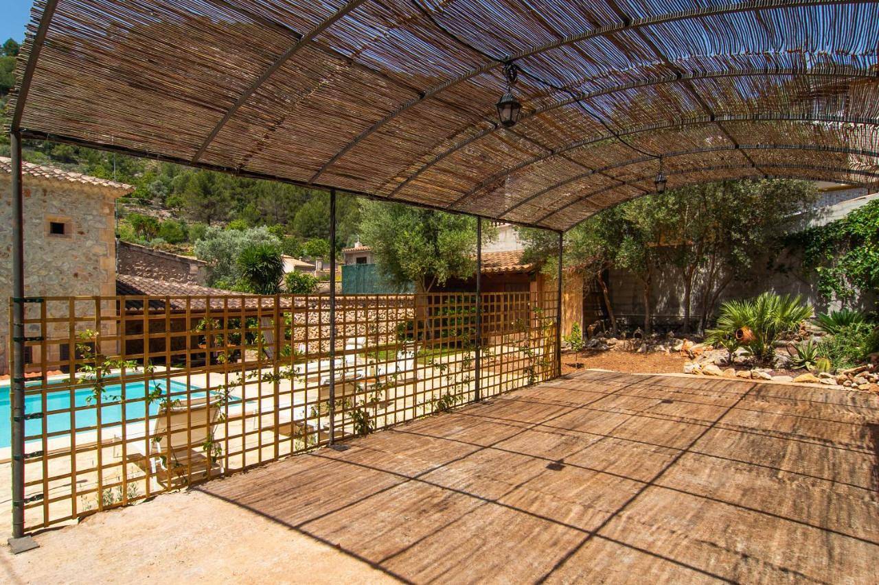 Fabulous Rural House with views to the mountains with swimming pool in Caimari, Selva
