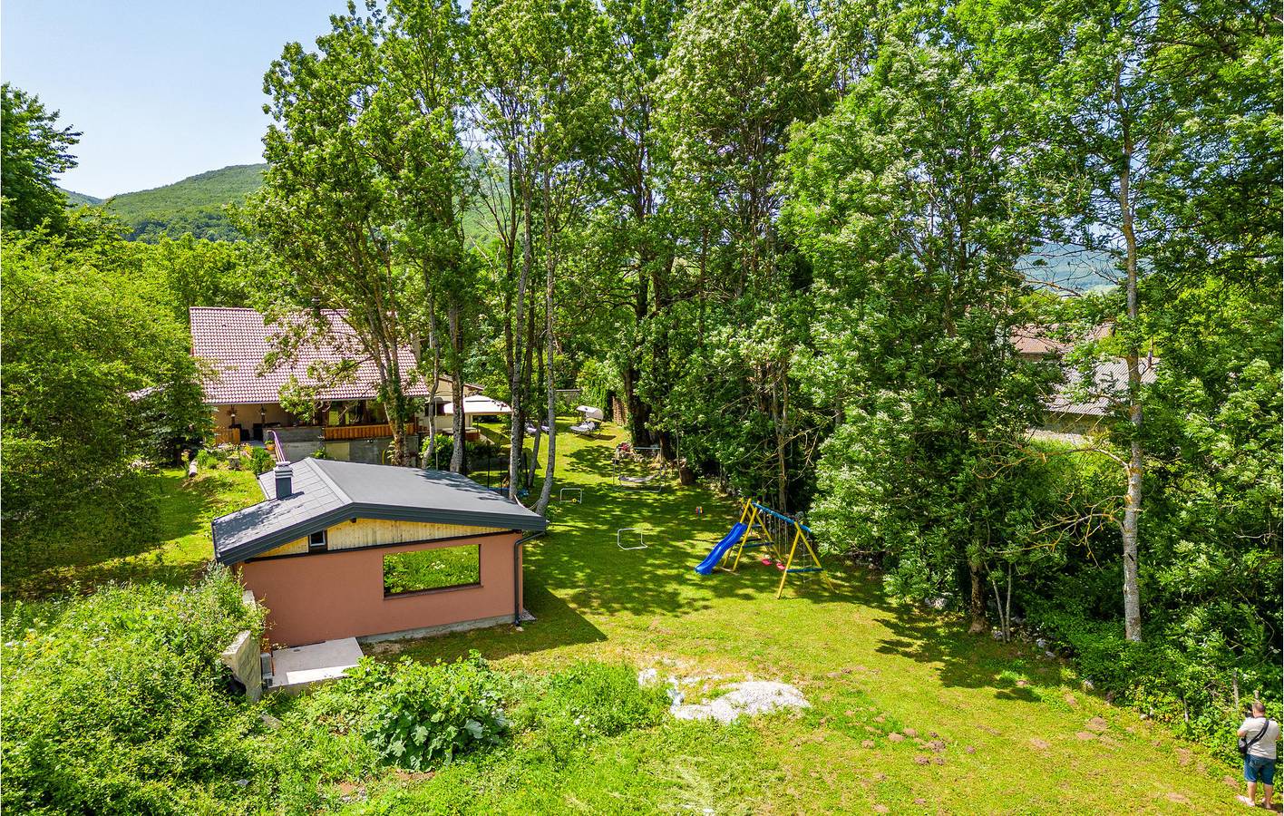 Geräumige 130 m² große Wohnung mit WLAN, Parkplatz, Terrasse und Küche in Gračac, Zadar