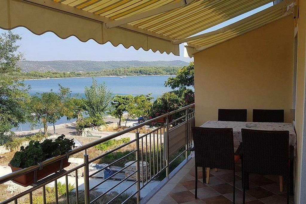 Entire apartment, One bedroom apartment near beach Veli Rat, Dugi otok A-437-a in Sali, Dugi Otok