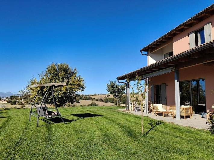 Location de vacances pour 8 personnes, avec jardin et vue à Morrovalle