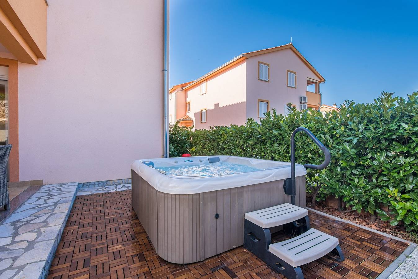 Ganze Wohnung, Ferienwohnung für 5 Personen mit Garten in Klimno, Krk