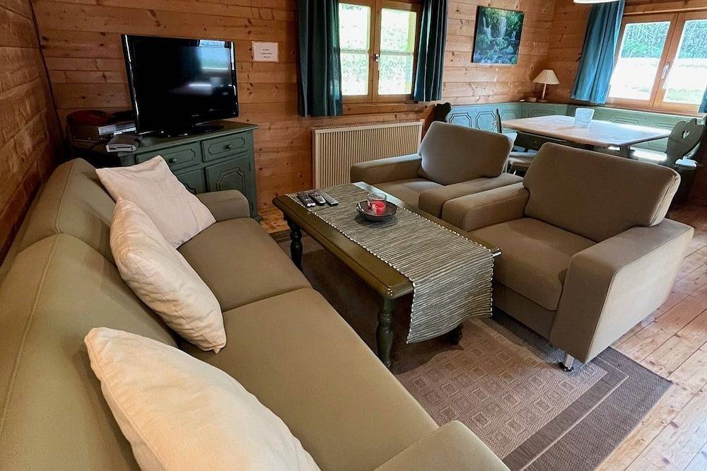 Ganze Wohnung, Gemütliches Holzblockhaus m überdachter Veranda Ht - Naturerlebnisdorf in Stamsried, Ostbayern