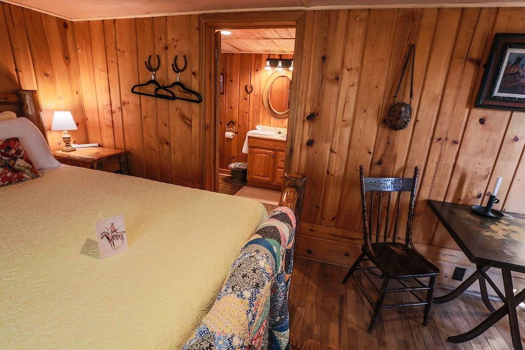 Hemingways gemütliche rustikale Hütte 5 min. von Cody in Cody (WY), Absaroka Range