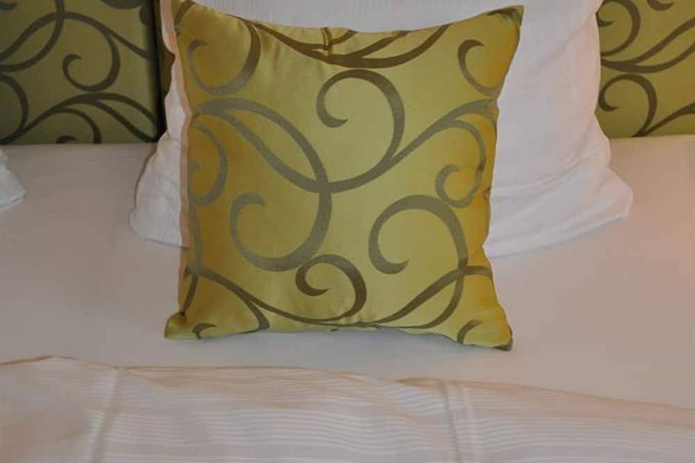 Doppelzimmer Basic, Nichtraucher - Landhotel Gillenfelder Hof in Gillenfeld, Vulkaneifel