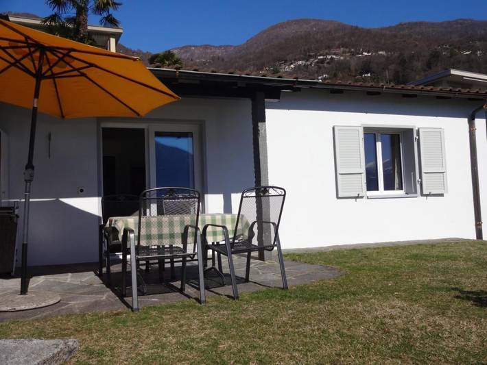 Ökohaus A, Schwimmbad, Garten und Ruhe in Minusio, Tessiner Alpen