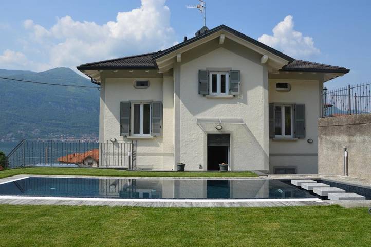 Appartement de vacances pour 2 personnes, avec piscine et jardin ainsi que vue et vue sur le lac