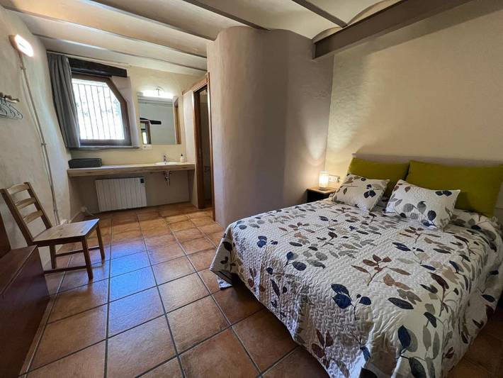Casa rural para 15 personas, con piscina además de vistas y jardín, Se admiten mascotas en Osona - 3