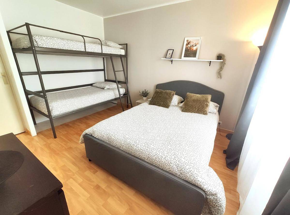 Appartement entier, Two-Bedroom Apartment in Champs-sur-Marne, Seine-et-Marne