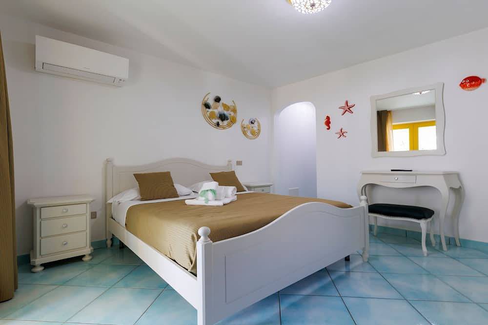Villa Le Porpore tra Positano ed Amalfi, con un'incantevole vista mare. in Furore, Costiera amalfitana