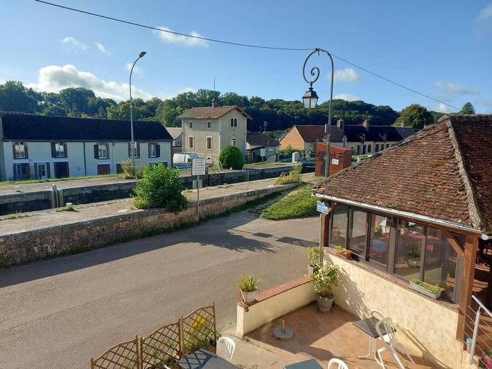 Chambre d’hôte pour 4 personnes, avec terrasse et vue, animaux acceptés à Rogny-les-Sept-Écluses - 2