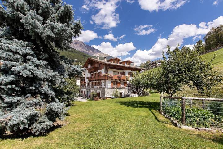 Ganze Wohnung, Apartment 'Fior Di Montagna' mit Bergblick, Gemeinschaftsterrasse und Wlan in Bormio, Bormio Gemeinde