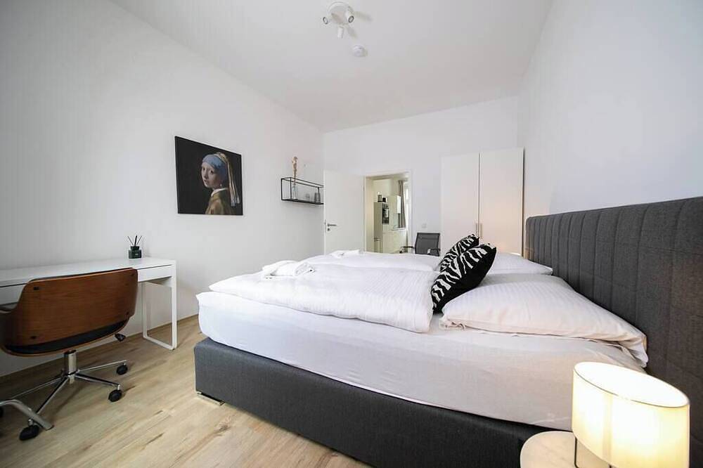 Entire apartment, Superior Apartment | 70Sqm | Hbf | Messe | Kitchen in Neuss, Düsseldorf region