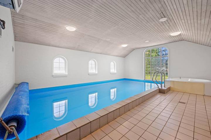 Ferienhaus für 10 Personen, mit Balkon/Terrasse und Whirlpool sowie Terrasse und Pool auf Rømø - 2