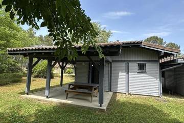 Gîte pour 4 personnes, avec jardin à Brocas
