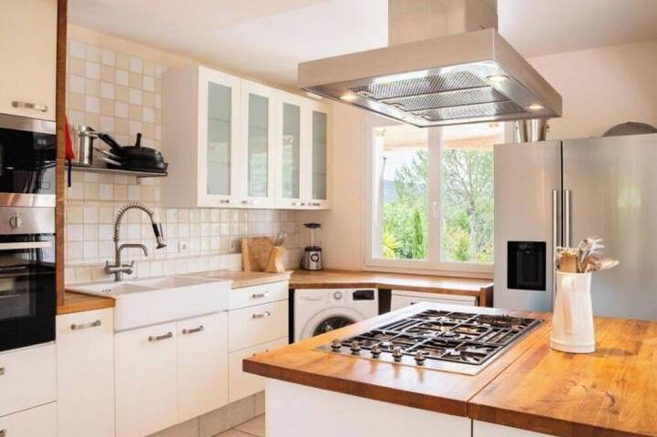 Location de vacances pour 10 personnes, avec balcon et jardin, animaux acceptés à Prades-sur-Vernazobre