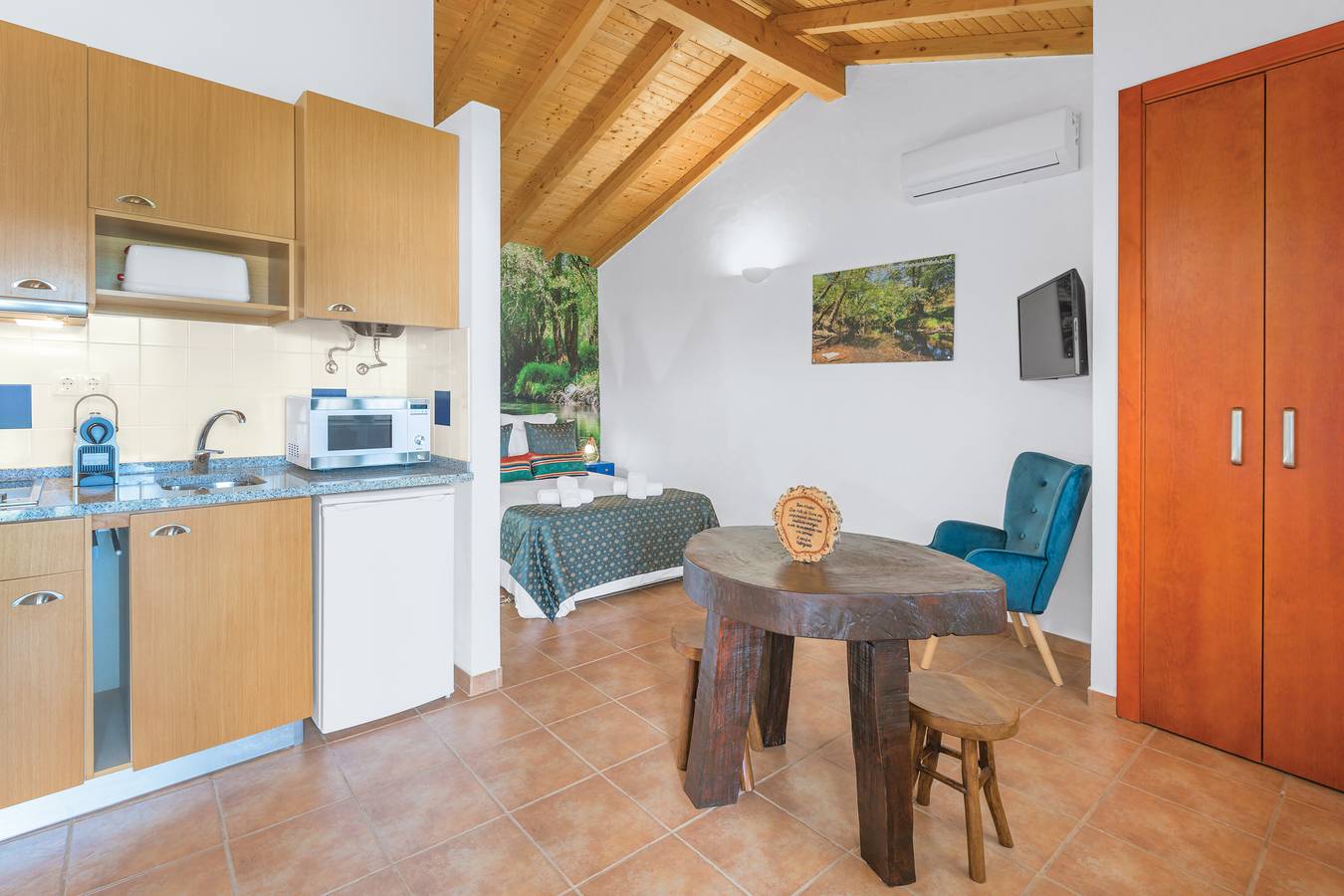 Apartamento inteiro, Casa de férias 'Eva' com vista para a montanha, Wi-Fi e ar condicionado in São Luís, Costa Alentejana