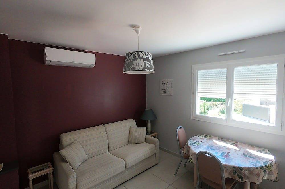 Appartement entier, Gite indépendant au 1er étage avec terrasse et accès privés. in Saint-Ambroix, Parc national des Cévennes
