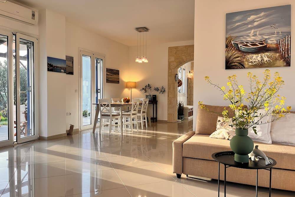 Villa Francesca, Greek Garden Getaway in Agia Galini in Agia Galini, Rethymno en omgeving