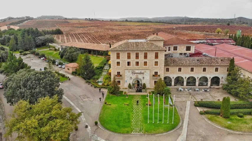 Hotel para 3 personas, con jardín y vistas - 1