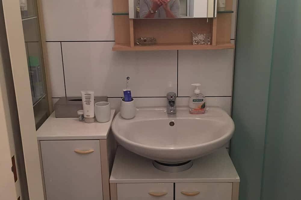 Ganze Wohnung, Charmante Altbauwohnung, familienfreundlich, Lift, zentral, U-Bahn, Supermarkt in Brigittenau, Wien