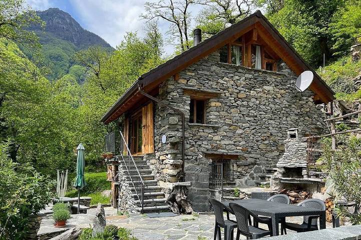 Ferienhaus für 4 Personen, mit Garten, mit Haustier in Cevio