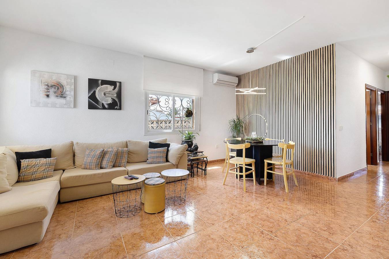 Casa Fleming with Private Pool, Wi-Fi, and Air Conditioning in Miami Platja in Cala dels Penyals (Miami Playa), Mont-roig del Camp