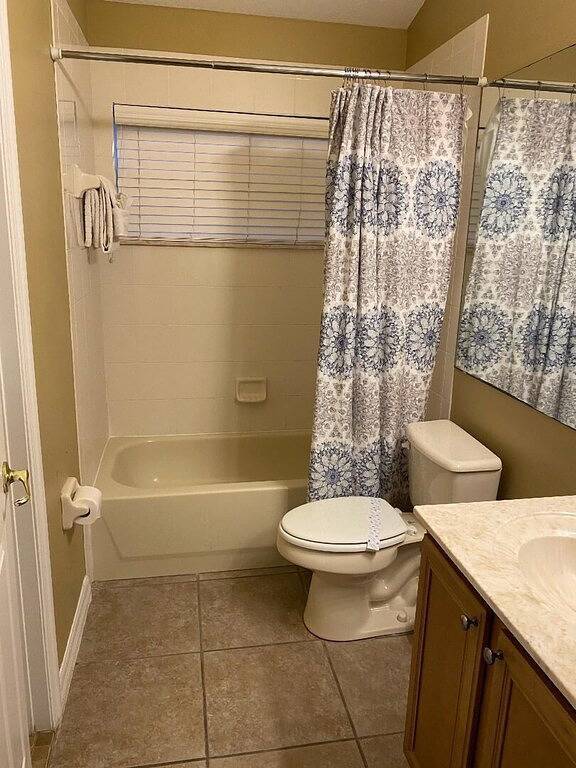 Vacation rental for 13 people, with terrace and pool in Hunters Creek