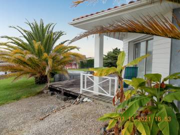 Gîte pour 6 personnes, avec jardin à Angoumé
