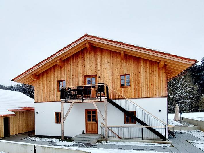 Ganze Ferienwohnung, Ferienwohnungen Koller - Ferienwohnung Froschkönig Eg mit Terrasse und 2 Schlafzimmer in Bad Aibling, Landkreis Rosenheim