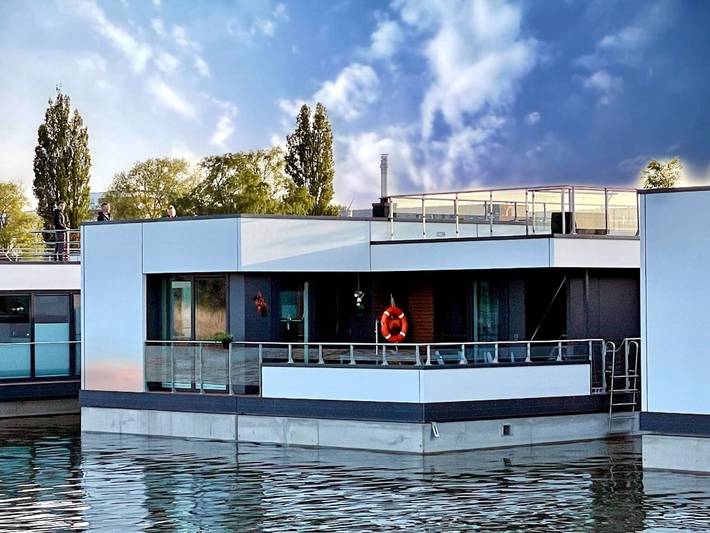 Boot für 6 Personen, mit Ausblick und Terrasse sowie Sauna und Seeblick, mit Haustier in Ribnitz-Damgarten