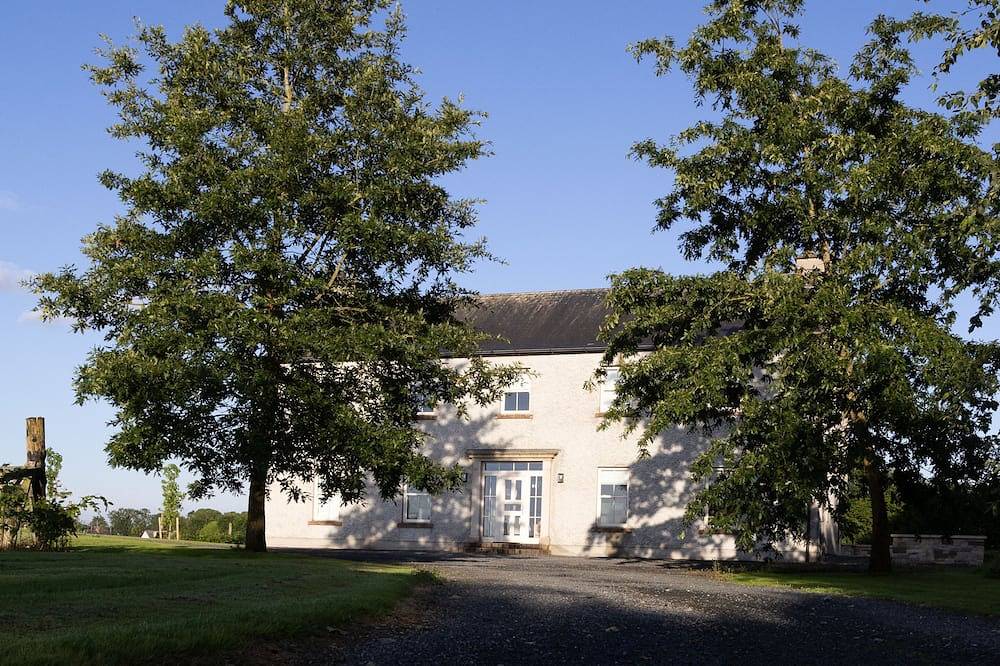 Gorgeous Kildare Country House just 30 minutes to Dublin City and Airport in County Kildare
