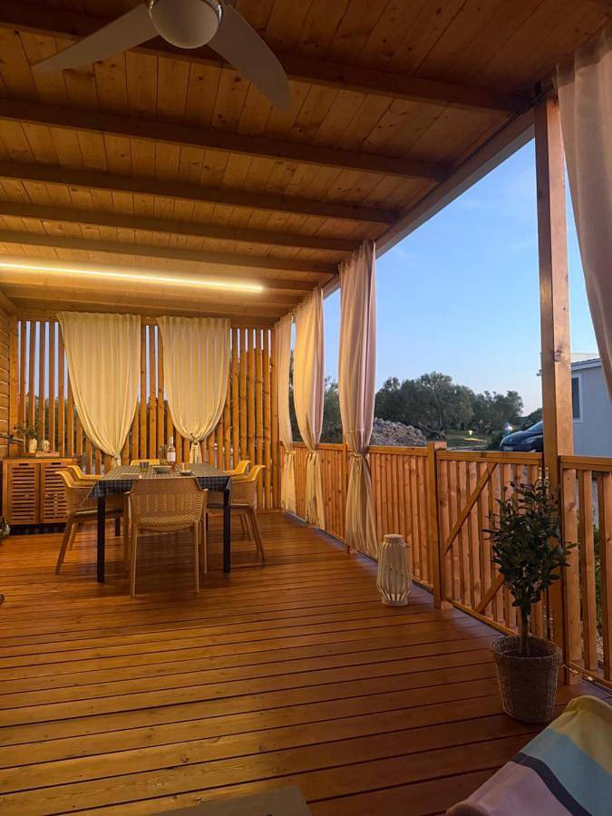 Camping pour 6 personnes, avec jardin et vue à Tisno - 2