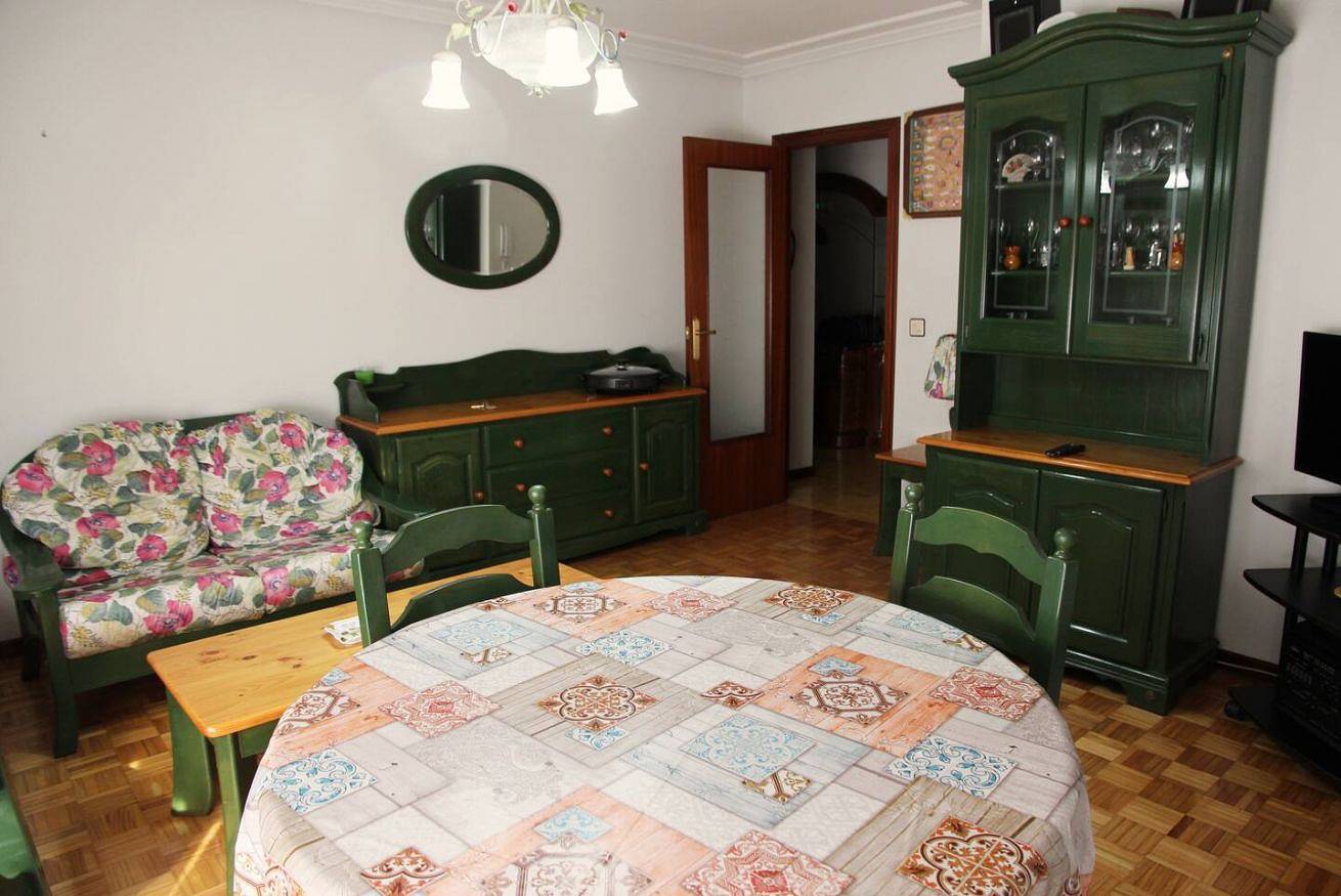 Ganze Wohnung, Gemütliche Ferienwohnung mit WLAN, Badewanne und Zugang zum Strand – Langzeitaufenthalte willkommen! in Luanco, Gozón